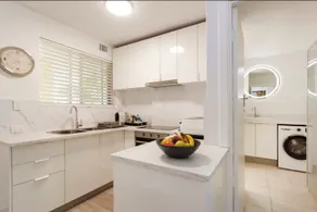Spacious 2-Bedroom in the Heart of Cottesloe - Image 5