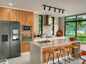 The Modern Lake House - Image 3
