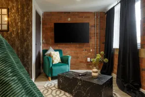 Bradford: Newly Renovated Cosy Duplex (BD1) - Image 5