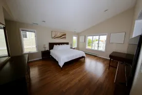 Luxury apartment near beach - Image 4