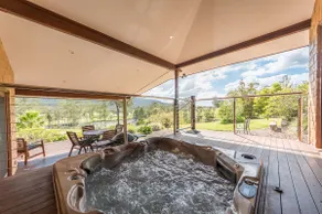 Clarendon Forest Retreat - Image 2