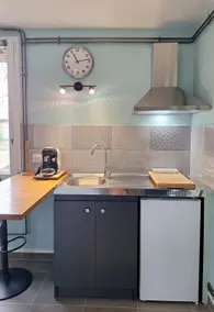 Fully-equipped studio with parking and garden - Image 2