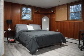 Luxury apartment with laundry and garage! - Image 5