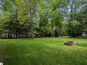 Modern Cottage Steps from Wolf Lake - Image 4