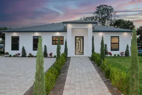 Coastal Retreat Naples, King Beds, BBQ, Backyard - Image 2