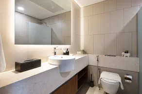 NEW! 1BR Oasis with Pool, Skyline View & Gym - Image 3