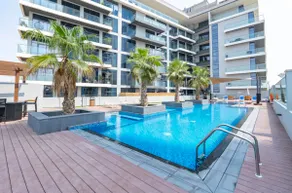 NEW! 1BR Oasis with Pool, Skyline View & Gym - Image 4