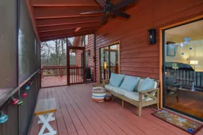 Walking distance to Pool & Rec Cntr! Apple Country - Image 5