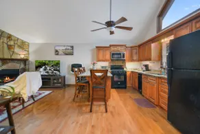 Walking distance to Pool & Rec Cntr! Apple Country - Image 3