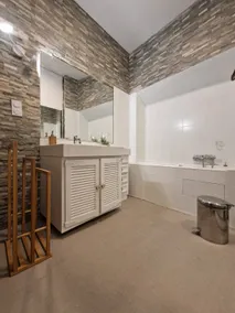 Bright spacious apartment - Image 5