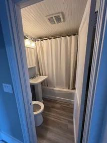 Aunt Dora's House - Image 4