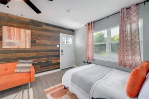 Cozy Studio! Near DT-FtSam-UIW-Trinity-PEARL (#M) - Image 5