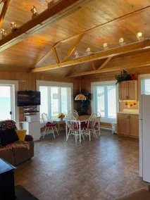 Seaside Serenity: 3BDRM Oceanfront Cottage Retreat - Image 4