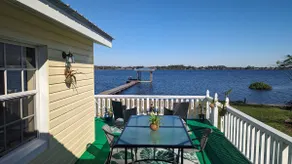 Lakefront Sunrise Cottage - Image 4