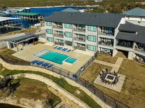 PK Lakefront Luxurious Resort Condo - Image 3