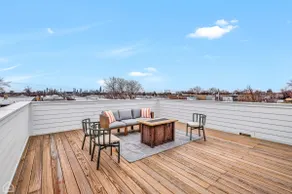 Rooftop Skyline | 5 Ensuites | Games | DT 14 mins - Image 2