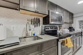 1-BR Pad in the Heart of Petworth / Walk to METRO - Image 5