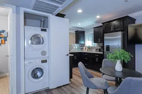2BR The Raven Flats 10 | Hermann Park, Med Center - Image 5