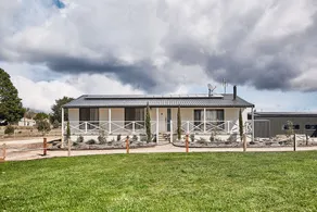 Romantic Homestead Retreat near Daylesford - Image 2