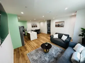 Best New 6 bdrm 4 bath 5 car parkg 16+ppl home - Image 2