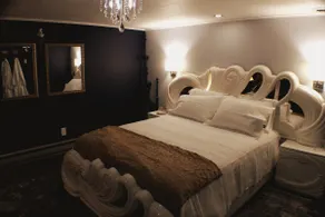 The Barter Green Room in Downtown Abingdon - Image 5