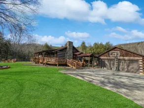 Tall Maple Lodge - Image 2