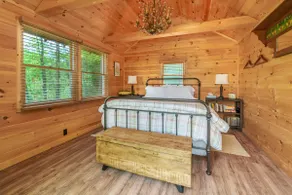 Lakefront Log Cabin, Private! Dogs welcome! - Image 3