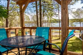 HIDEAWAY på HAWKINS !! East Texas LAKEFRONT Cabin in the Trees! NY DECK '19 - Image 2