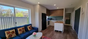 Albury, Charming Townhouse 2BR with Garden - Image 2