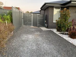 Albury, Charming Townhouse 2BR with Garden - Image 4