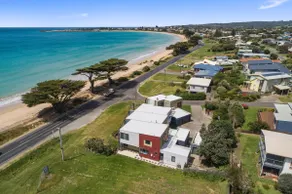 Blue Sea - Beachfront Escape - Image 4