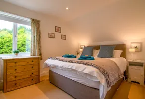 Idyllic Retreat in The Cotswolds - Image 3