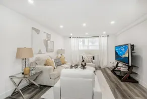 Classic Toronto 2 bedroom Apartment - Image 2