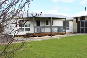 Cozy home in Kingscote - Image 3