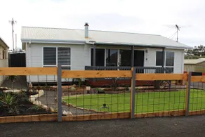 Cozy home in Kingscote - Image 2