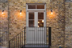 Buckingham Mews Pebble Cottage 3 - Image 2