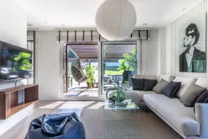 Beautiful accommodation with a garden and parking - Image 2