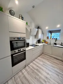 Beach breeze, sea views, private parking - Image 4