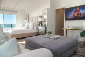 Modern Laguna Beach Home Getaway - Image 4