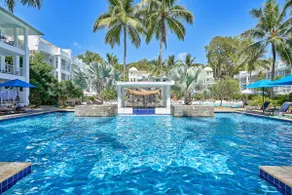 Garden spa room in luxury resort with swim up bar - Image 5