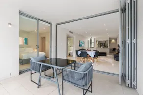 Open Plan 2BR Unit w Parking in Prime Bondi Beach - Image 5