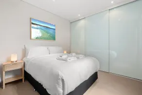 Open Plan 2BR Unit w Parking in Prime Bondi Beach - Image 3