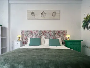 Centrally located, a 3-minute walk from the beach - Image 4