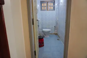 ABS Home stays 2BHK Deluxe AC Two bedroom flats - Image 4