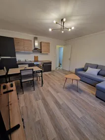 Cozy Stop in the Heart of the City - Image 5