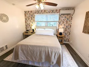 Cozy Cottage for Wine Lovers - Image 2