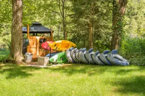 Waterfront Cottage w/king bed, hot tub, theatre, gym & more - Image 3