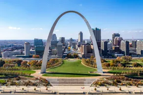 Holiday Stay! Walk to Arch & Winterfest Downtown - Image 5