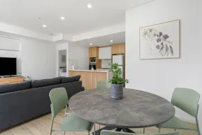 2BR| Free Parking+Street View| 7 min to Westfield - Image 3