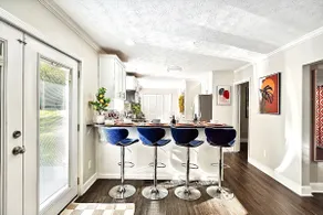 Vibrant & Cozy Home-Sleeps 12-King Bed-Fenced Yard - Image 3